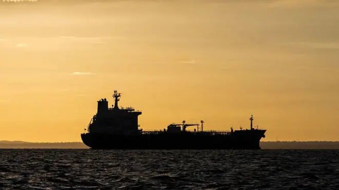 O petroleiro Nord Star fotografado ao nascer do sol, ancorado no lago Maracaibo, na Venezuela, em 7 de janeiro de 2026