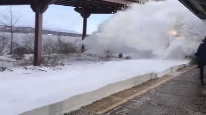 сніг на рейках