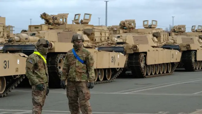 Xe tăng M1 Abrams thuộc một đơn vị của quân đội Hoa Kỳ tới cảng Bremerhaven, Đức hôm 21/02/2020 để bắt đầu cuộc tập trận Defender 2020.