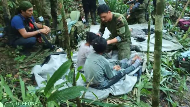 Tentara Kolombia menemukan keempat anak di hutan.