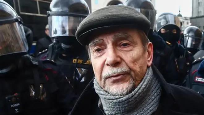 14 марта Лев Пономарев принял участие в протесте против поправок в Конституцию, прошедшем у здания ФСБ