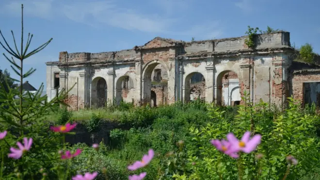 Аркада парадного двору палацу