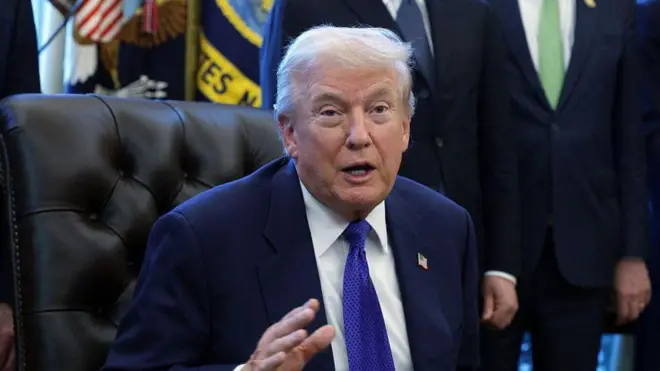 ترامپ و دیگر مقامات دولت آمریکا دائم تصاویر تولید شده با هوش مصنوعی و «میم» را به اشتراک می‌گذارند