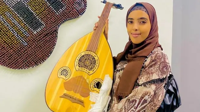 Abwaanad Ayaan Kaaba oo ka hadashay waayaheeda fanka