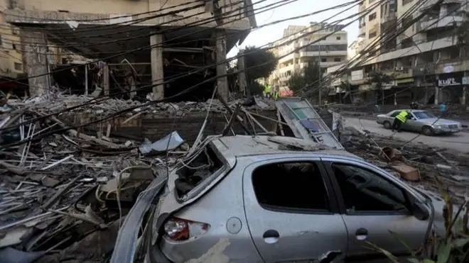 آثار الغارات الجوية الإسرائيلية على الضاحية الجنوبية صباح الأحد.