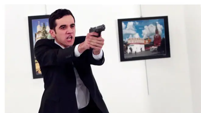 Как сообщается, Мевлют Мерт Алтынташ два с половиной года служил в спецназе в Анкаре.