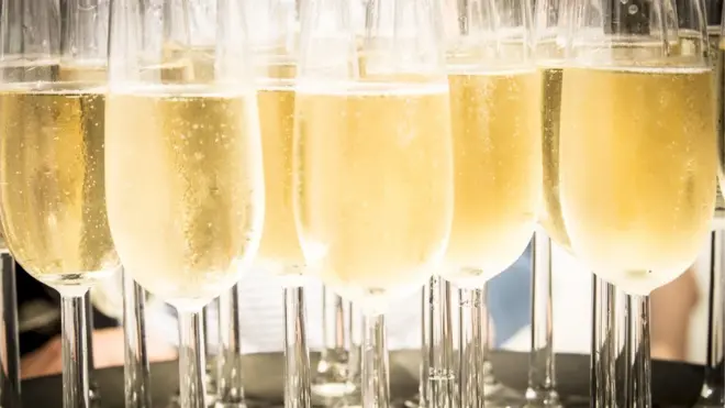Шампанське, іспанське ігристе вино кава і просекко виготовляють за схожою технологією