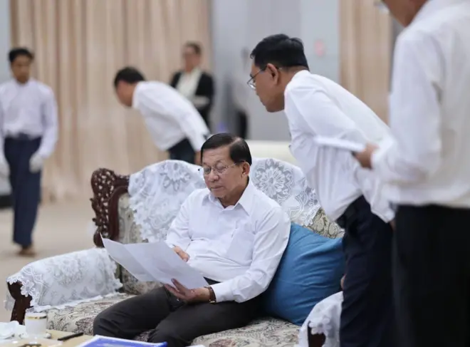 ပြင်ဦးလွင်ရောက် ဦးမင်းအောင်လှိုင် 