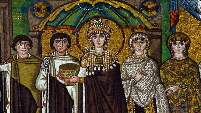 A púrpura tíria era usada em mosaicos bizantinos que mostravam o imperador Justiniano 1º e sua esposa Teodora