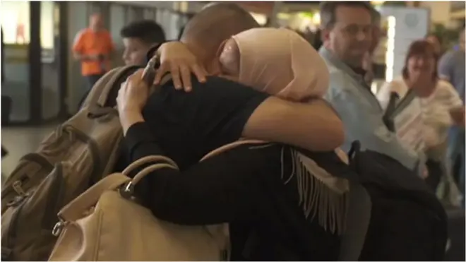 12 річний Саіф втратив ногу через вибух бомби у Сирії і його батько відправився до Німеччини, щоб вилікувати його.