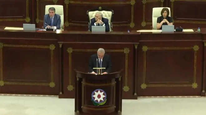 Baş nazir Artur Rəsizadə Milli Məclisdə çıxış edib