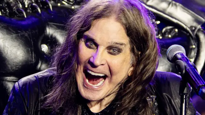 Оззи Осборн в кресле крупным планом