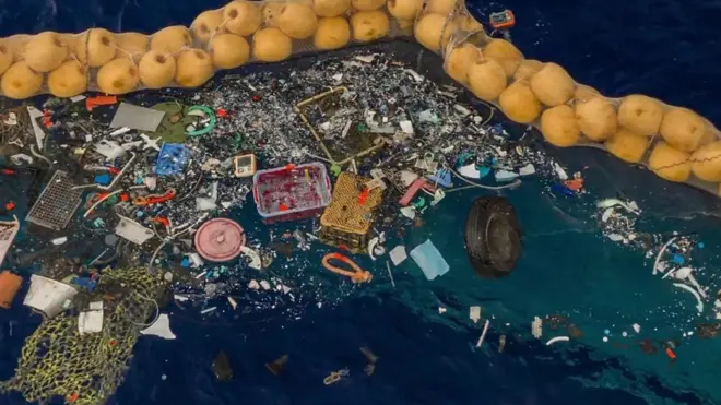 Велики пацифички тепих од смећа