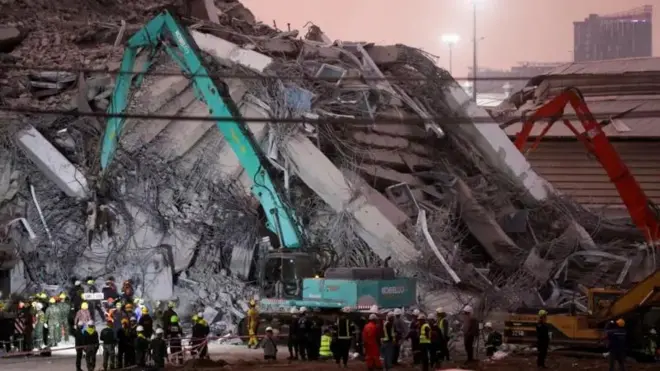 Spasilački timovi pretražuju ruđevine posle strašnog zemljotresa