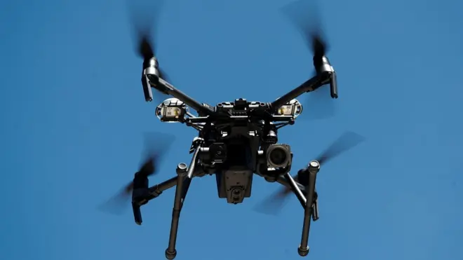 La police kenyane a commencé à utiliser des drones pour identifier les brasseries illégales.