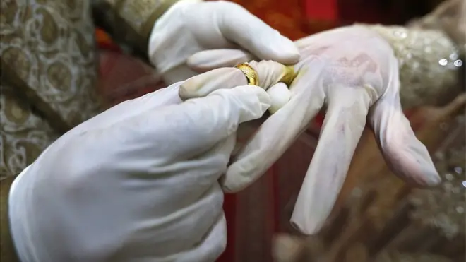 Beberapa hari setelah akad pernikahan digelar di Semarang, sejumlah kasus positif Covid-19 bermunculan. Adik mempelai perempuan meninggal dunia dan ibunya menyusul tutup usia keesokan harinya. (foto ilustrasi)