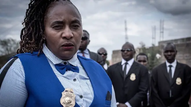 L'inspecteur Jane Mugo est le détective privé le plus célèbre et le plus controversé du pays. Elle dit avoir résolu des centaines de crimes, mais certains disent qu'elle écrit ses propres règles.