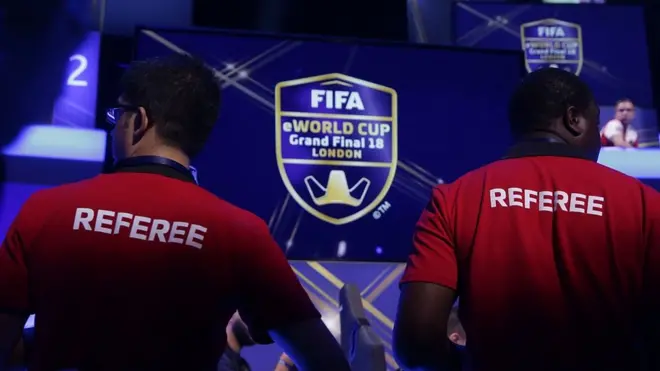 컴퓨터 축구 게임 심판