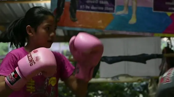 devojcica boksuje