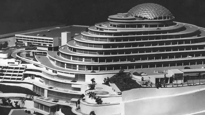 El helicoide iba a ser un gran centro comercial por el que los visitantes se moverían en auto por sus rampas.