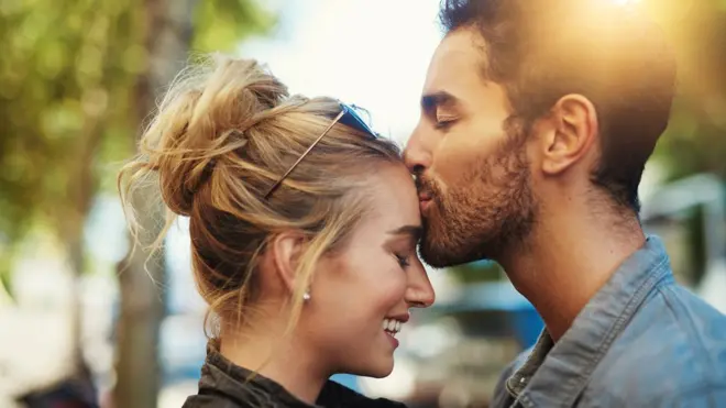 Kimə aşiq olmağı ayıq başla, yaxşıca götür-qoy edəndən sonra qərarlaşdırmaq daha yaxşı deyilmi?