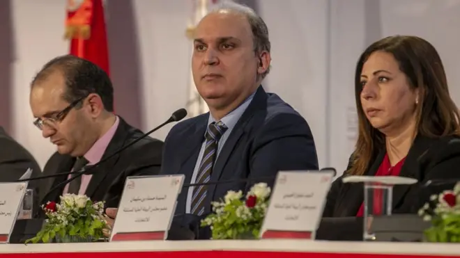 Des membres de l'instance électorale tunisienne