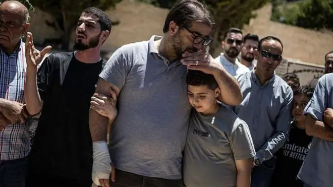 
پدر و مادر این نوزاد در حمله سربازان اسرائیل مجروح شدند 