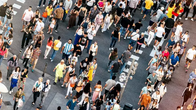 حشد من الناس