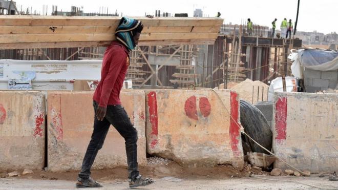 File photo showing a foreign labourer working at a building site in Riyadh, Saudi Arabia (13 April 2019)