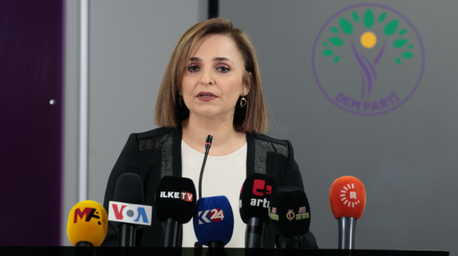 DEM Parti Sözcüsü Ayşegül Doğan, partisinin yeni belediye başkan adaylarını düzenlediği basın toplantısı ile duyurdu.