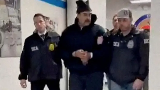 Мадуро Нью-Йоркко жеткирилген учур.