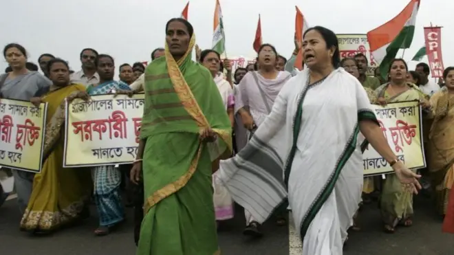 সিঙ্গুরের কৃষক আন্দোলনের নেতৃত্ব দিয়েছিলেন বর্তমান মুখ্যমন্ত্রী মমতা ব্যানার্জী