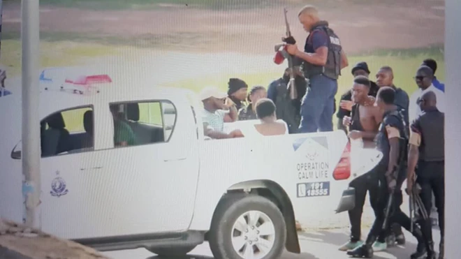Ghana students holding off policemen