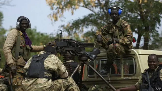 Ciidamada dowlada ayaa dagaal kula jira mucaaradka uu hoggaamiyo Machar.