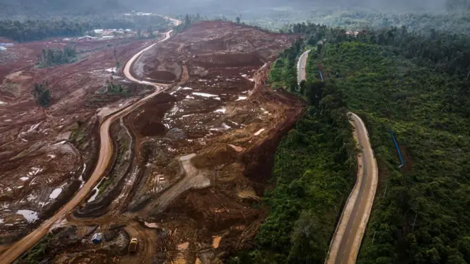 Pemandangan sebuah tambang nikel di Morowali, Sulawesi Tengah. 