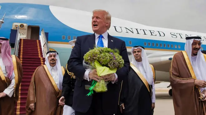 الرئيس الأمريكي دونالد ترامب عند وصوله إلى الرياض