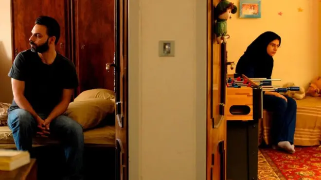 جاء فيلم "انفصال" للمخرج أصغر فرهادي ليكون أفضل فيلم إيراني في استطلاع "بي بي سي كالتشر" محتلا المركز الحادي والعشرين بين أفضل مائة فيلم بلغة أجنبية