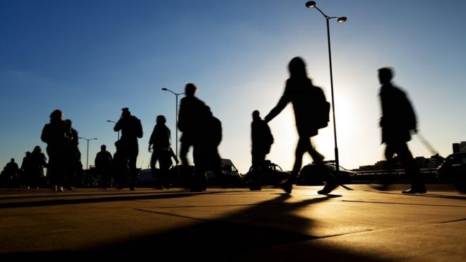 Pessoas caminhambet premium apprua movimentada