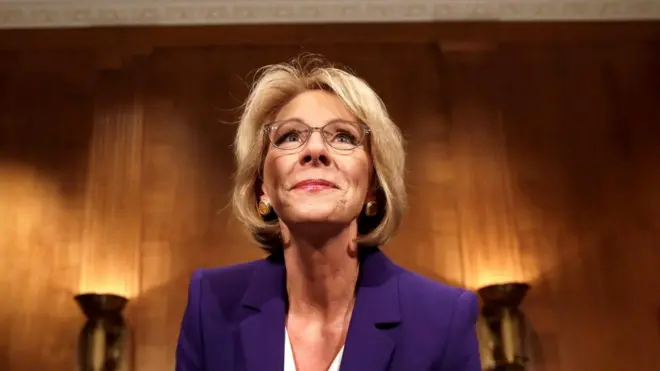 DeVos tiene 59 años y en el pasado ha sido presidenta del Partido Republicano en el estado de Michigan.