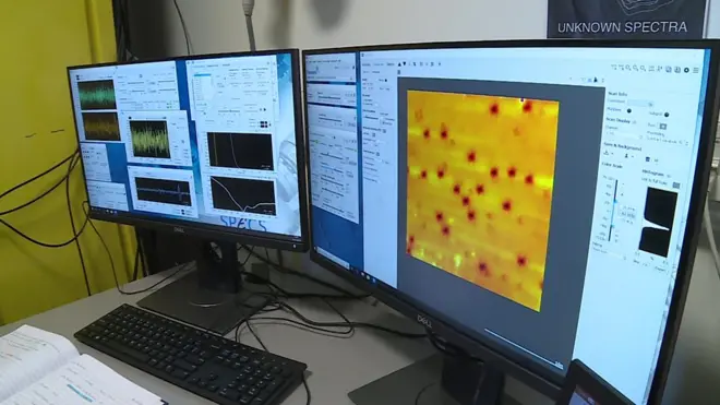 مواد دقيقة جدا بسماكة ذرة واحدة فقط لطلاء الاجسام بطبقة ذات سمات الكترونية فائقة القدرة