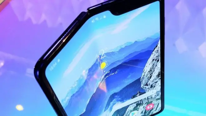 كان من المفترض الإعلان عن جالاكسي فولد يوم 26 أبريل الجاري