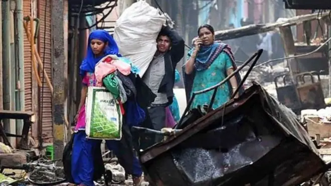 انڈیا کے دارالحکومت نئی دہلی میں حالیہ فسادات کے دوران سینکڑوں خاندانوں نے جان کے خطرے کے پیشِ نظر نقل مکانی کی۔ اب یہ لوگ سوال کر رہے ہیں کہ کیا وہ کبھی واپس جا بھی سکیں گے۔