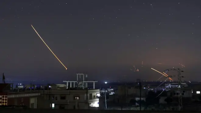 敘利亞軍方聲稱，敘軍的防空系統攔截了一些以色列發射的導彈。