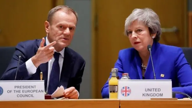 Tusk ve May