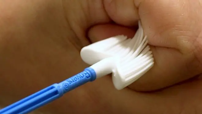 Detalle de un cepillo citológico