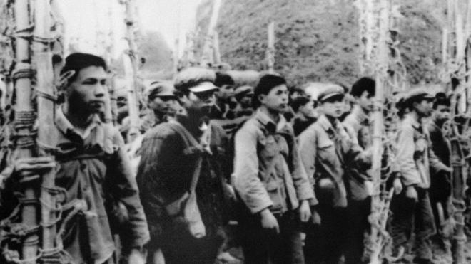 Đội khiêng cáng của dân quân Trung Quốc ngày 22/02/1979 chờ vượt biên giới sang Việt Nam hỗ trợ quân chính quy