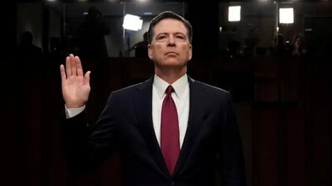 Comey jurando ante el Comité de Inteligencia del Senado.