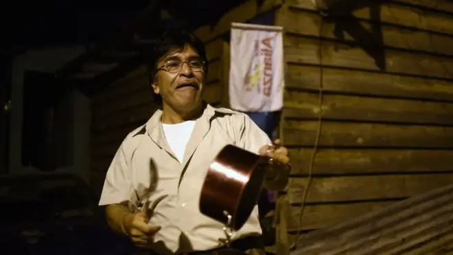 La oposición instó a protestar con ruido.