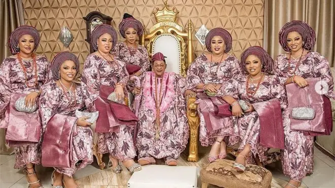Alaafin joku laarin awọ̀n olori rẹ meje