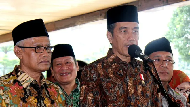 Presiden Joko Widodo melaksanakan konferensi pers usai bertemu dengan pimpinan pusat Muhammadiyah.